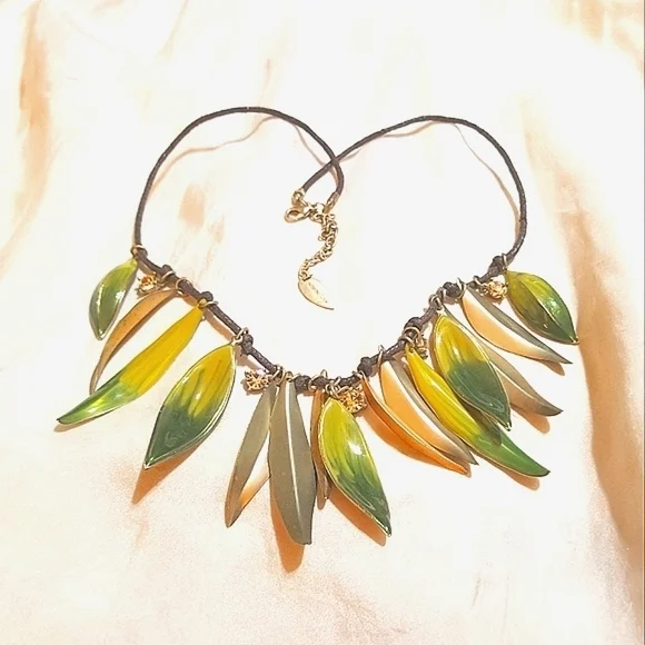 COLDWATER Creek NWOT Enamel Leaves Crystals Necklace - Picture 4 of 5